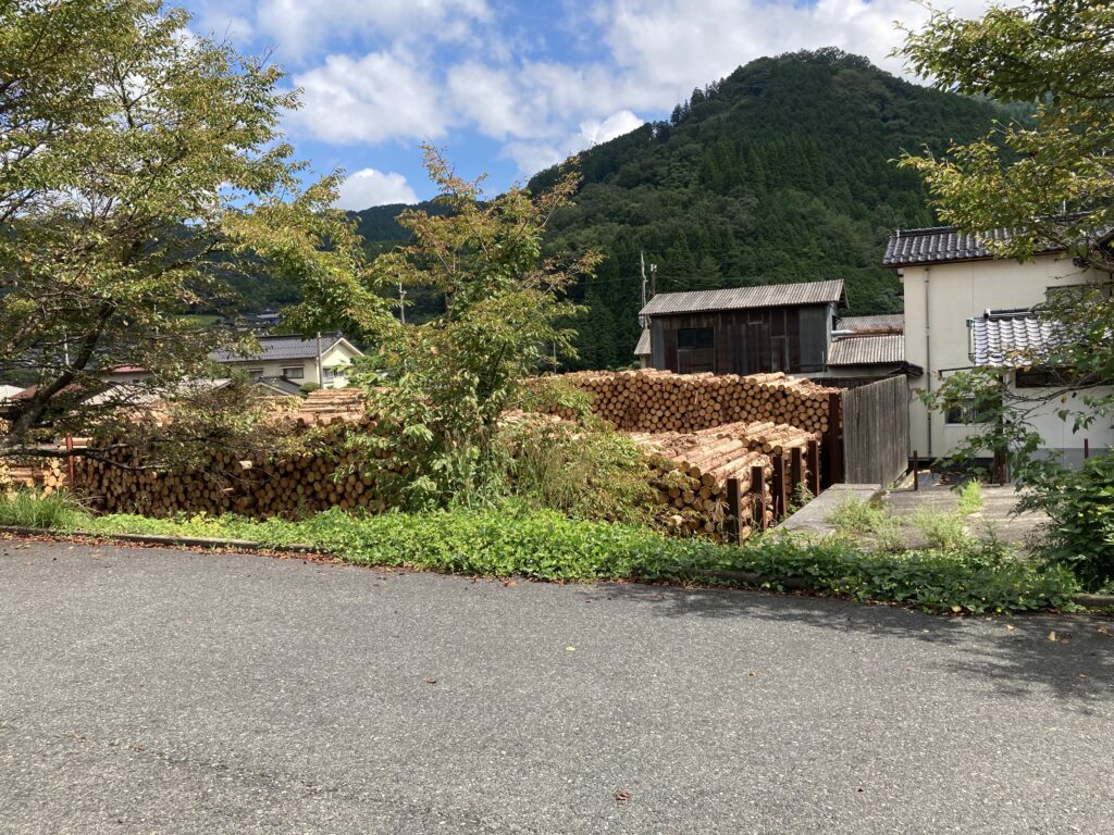 JR月田駅の周囲の材木業者